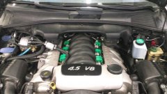 Zusätzliche Komponenten für den Gasantrieb im Porsche Cayenne 4,5 S 250 KW